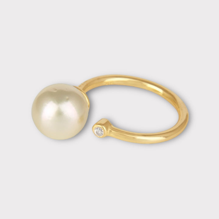 Ring with Pearl and White Zircon